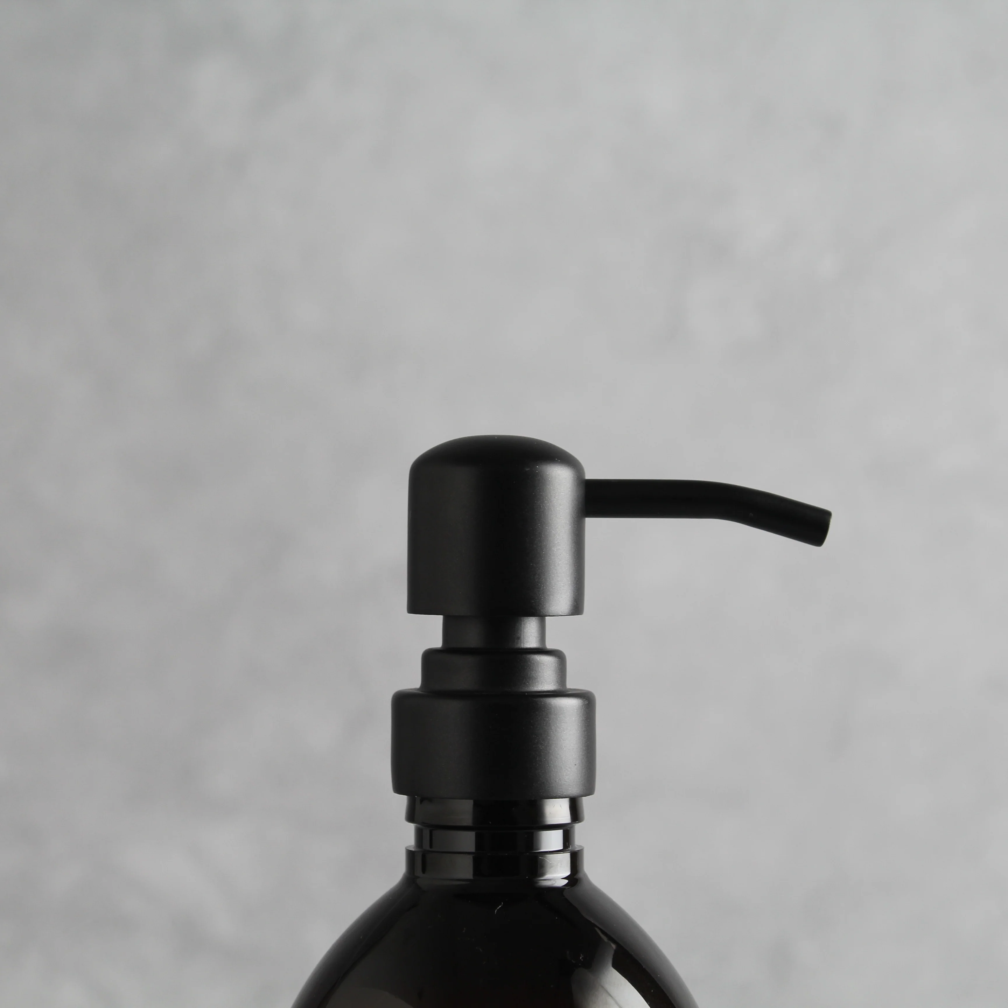 500ml Labelled Amber Plastic Dispenser - Image 2