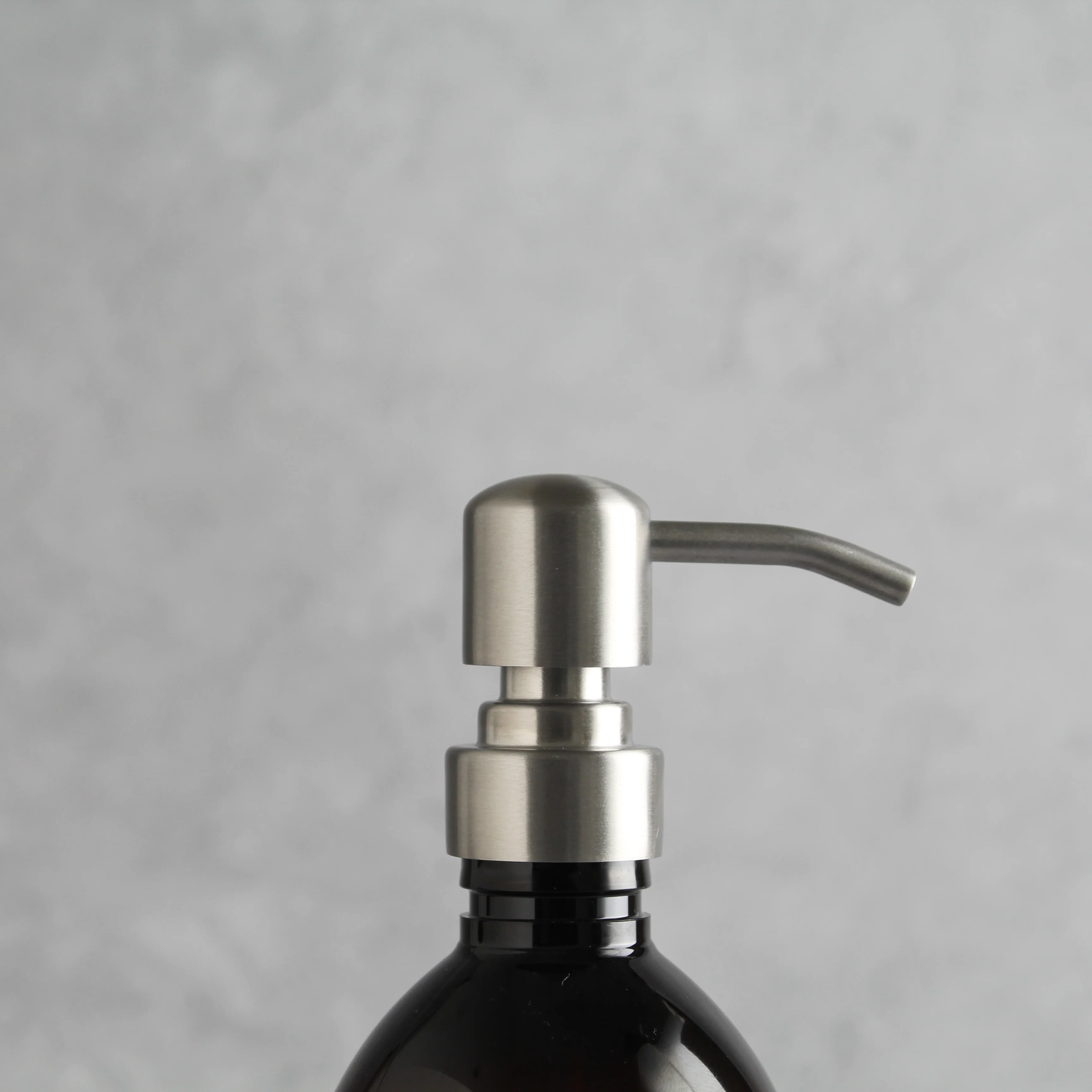 500ml Labelled Amber Plastic Dispenser - Image 3